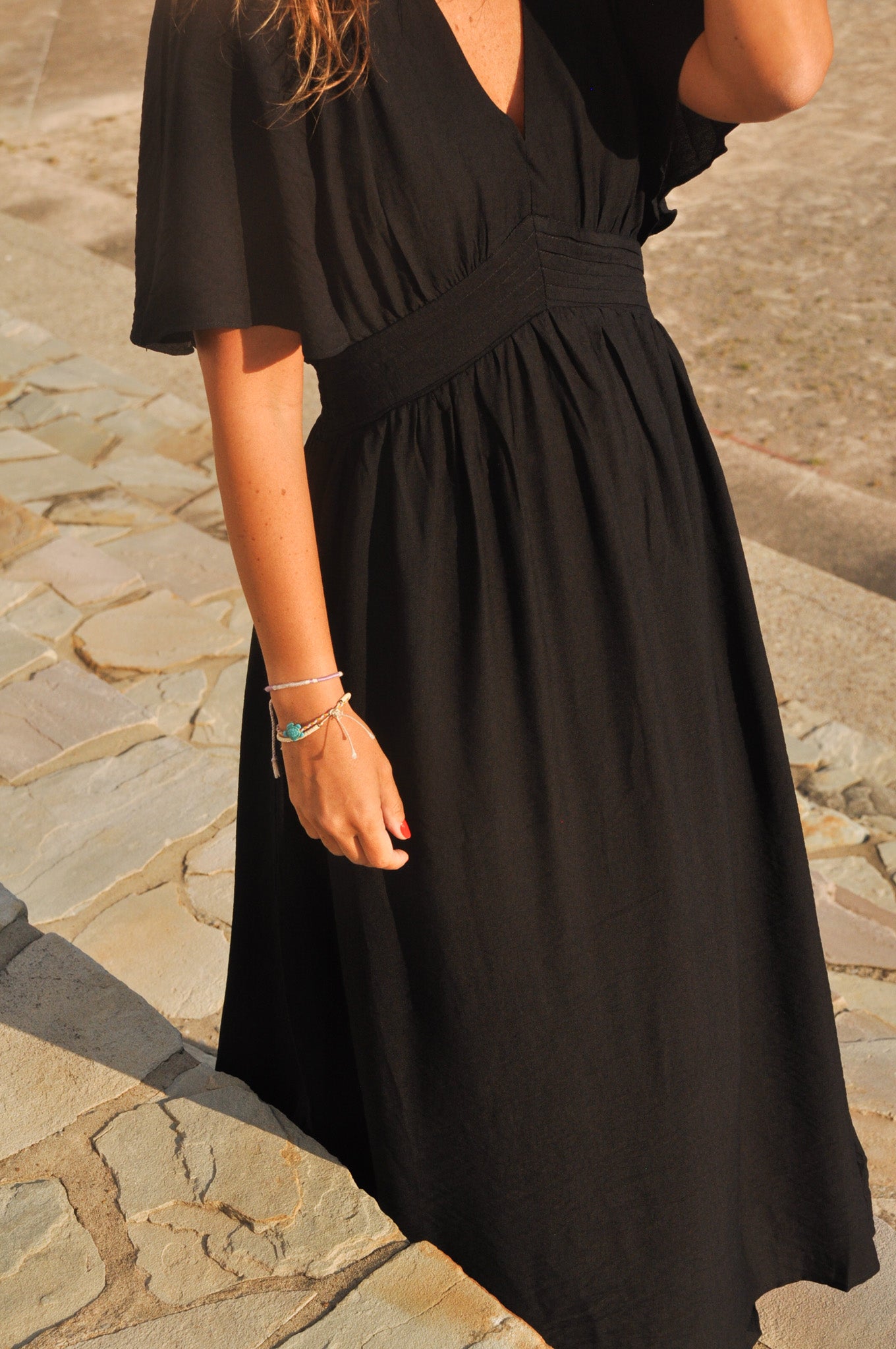 coupe-empire-robe-longue-noire-detail.jpg