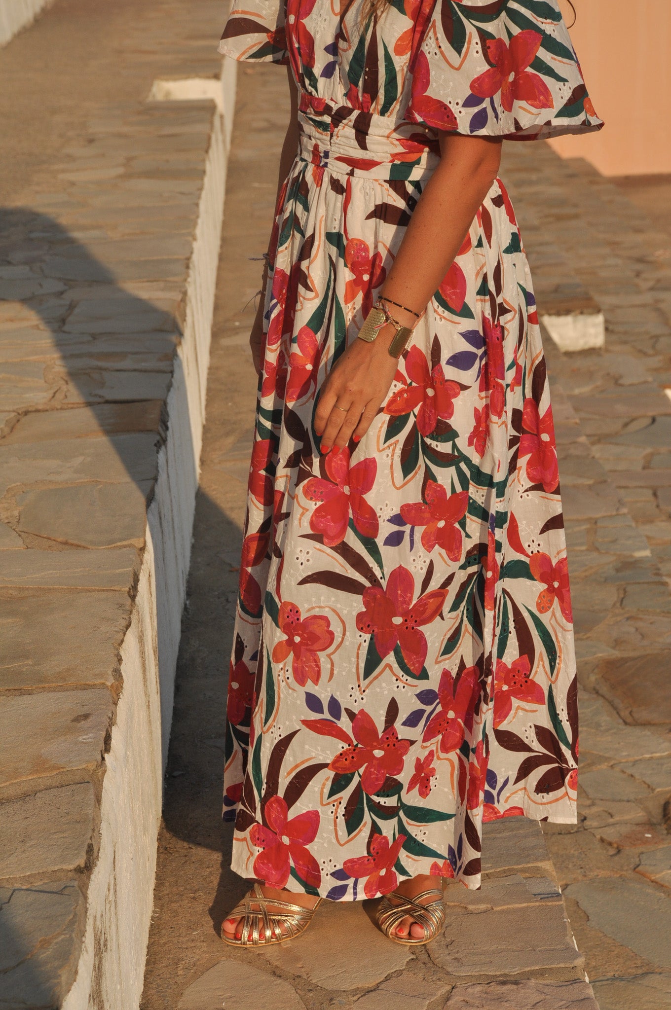 detail-taille-cintree-plissee-robe-ete.jpg