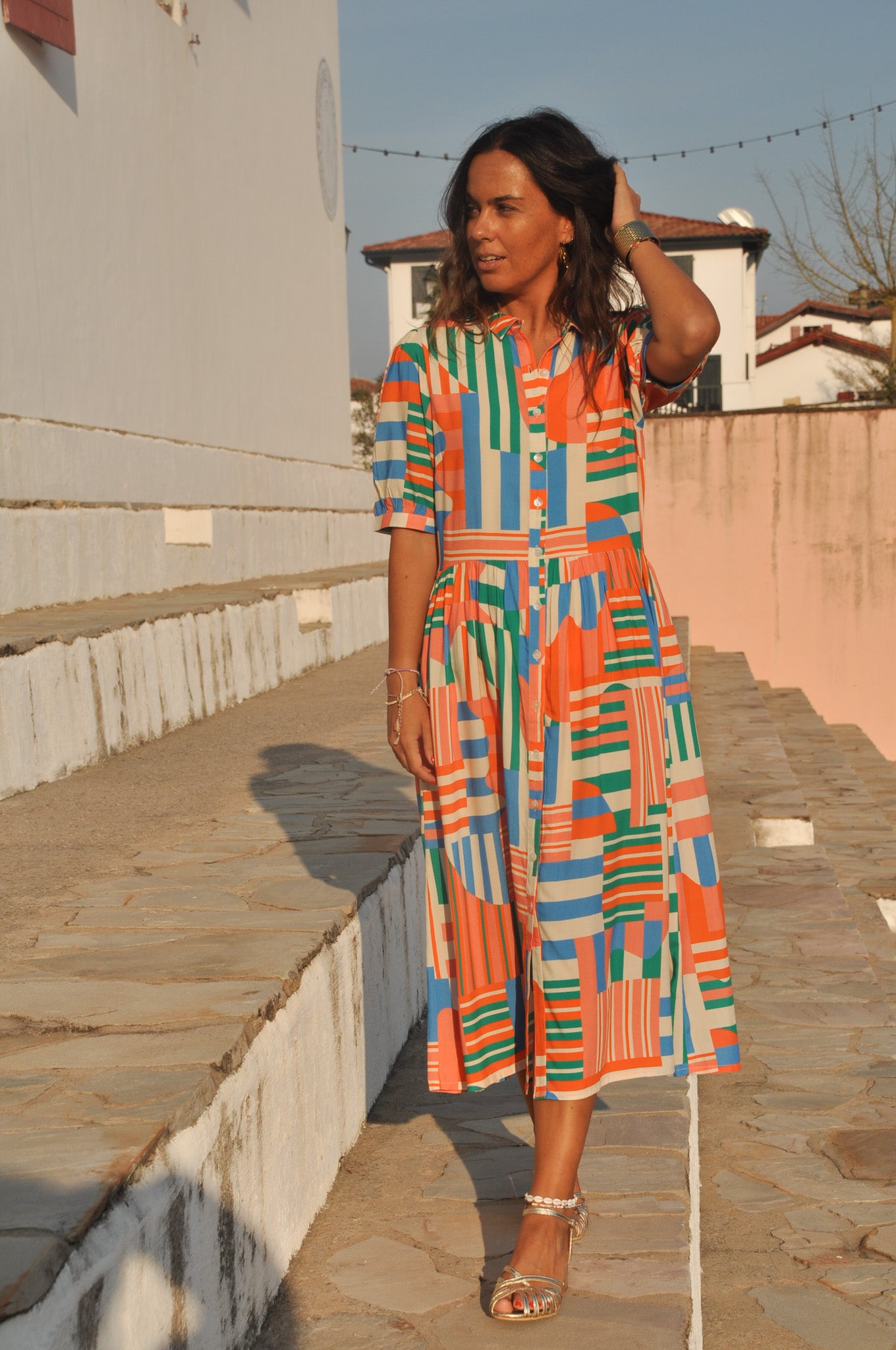 robe-longue-fleurie-rouge-verte-portee.jpg