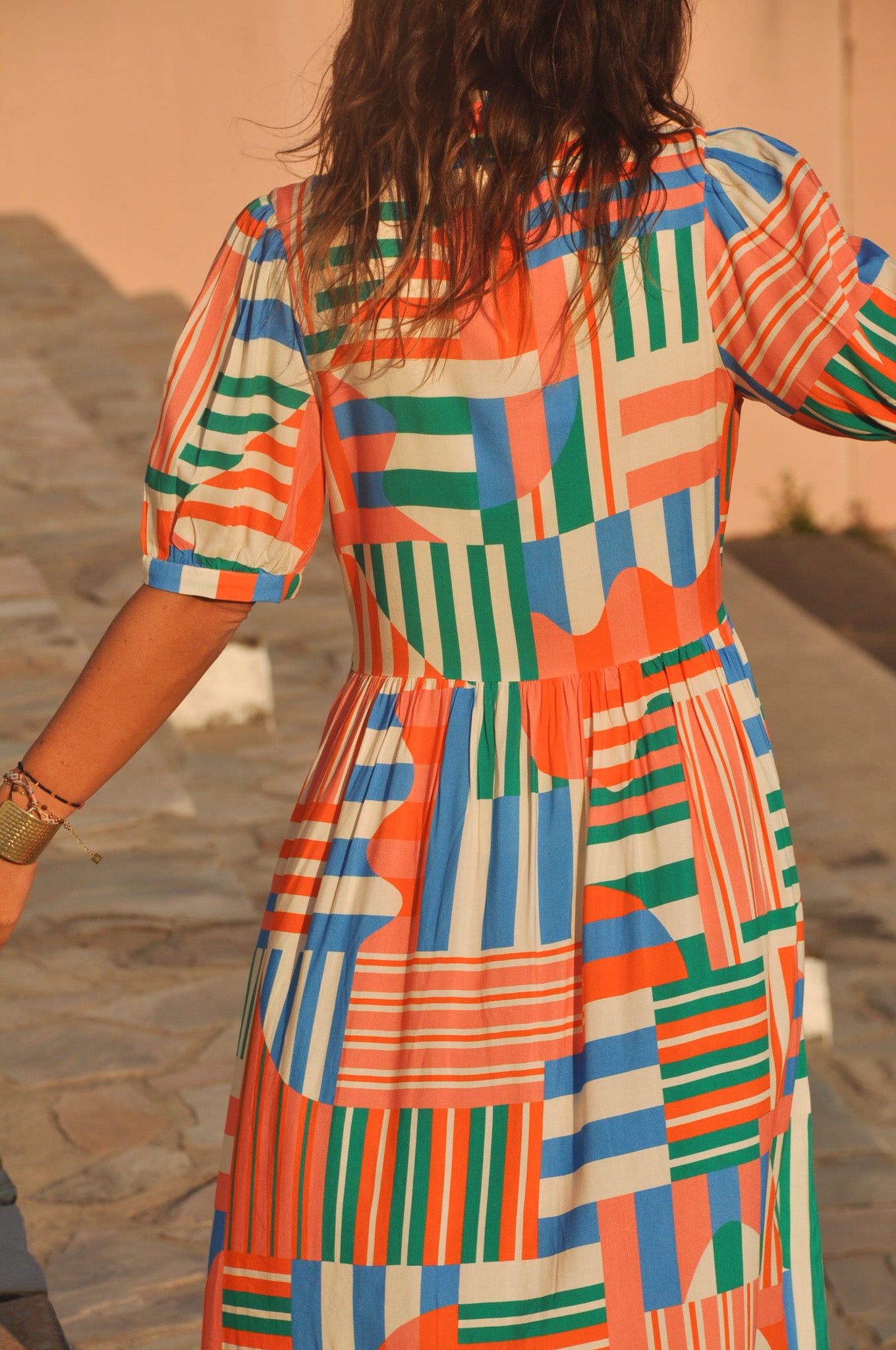 robe-longue-fleurie-blanc-rouge-detail.jpg