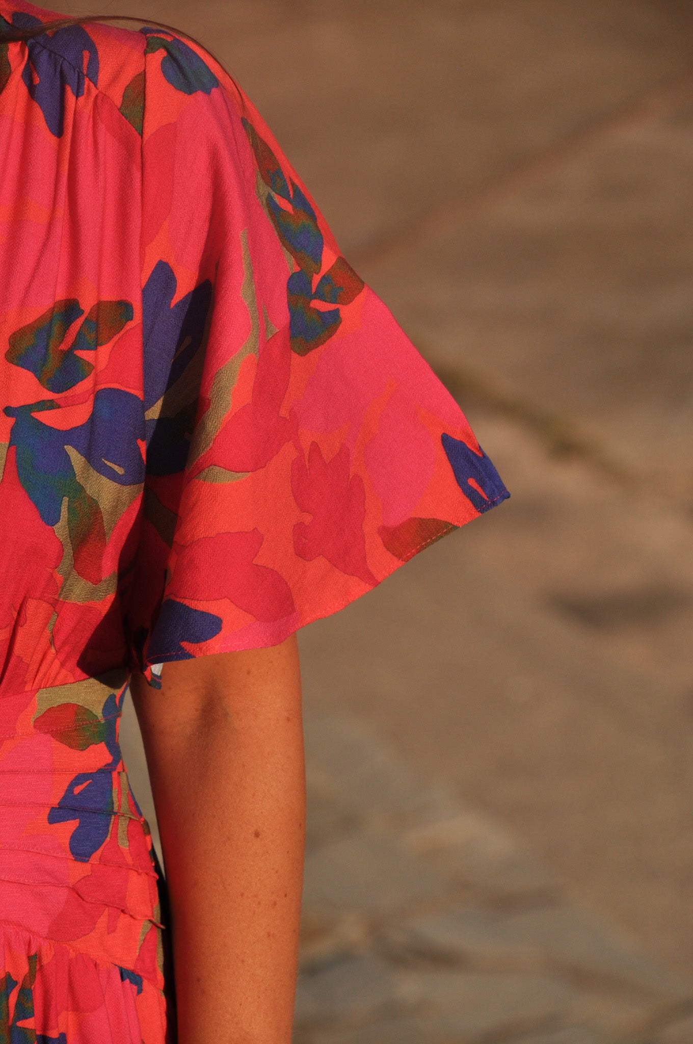 zoom-manche-papillon-robe-ete-fluide.jpg